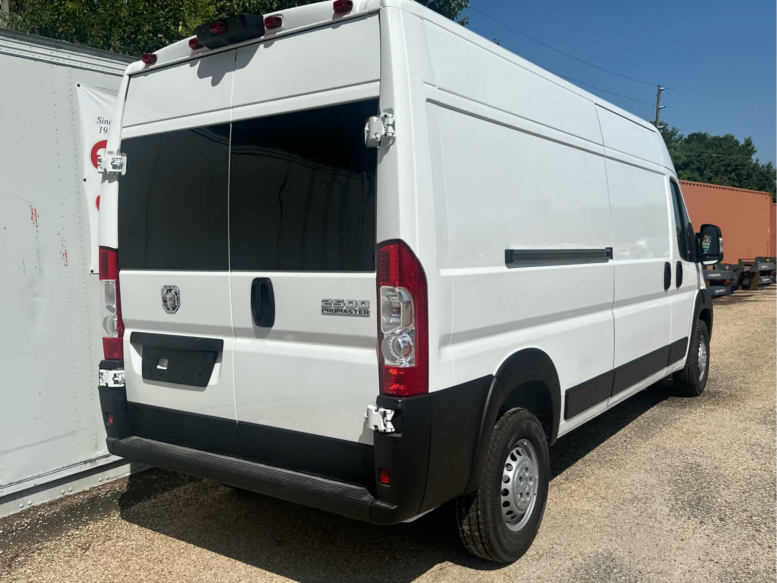 2025 Ram ProMaster 2500 Cargo Van photo 3