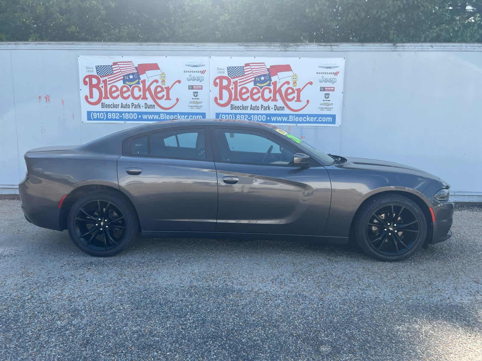 2021 Dodge Charger SXT photo 2