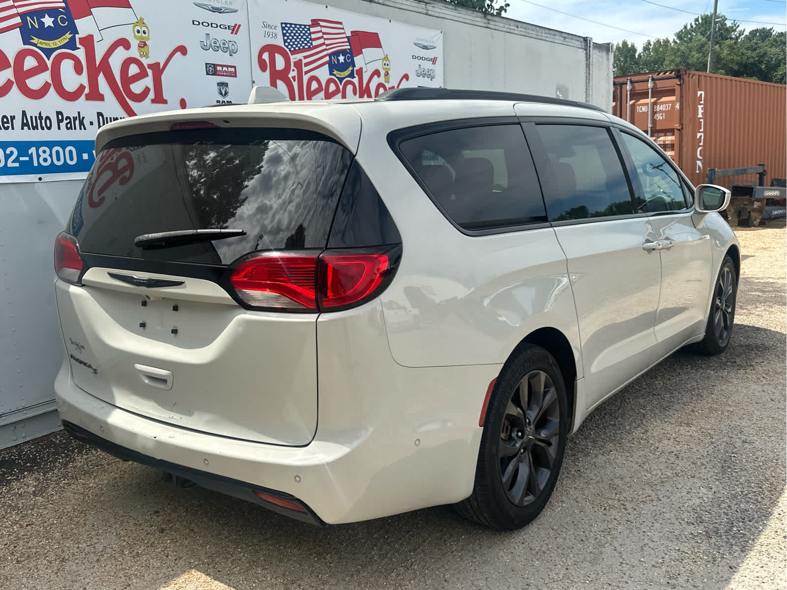 2019 Chrysler Pacifica Touring Plus photo 3