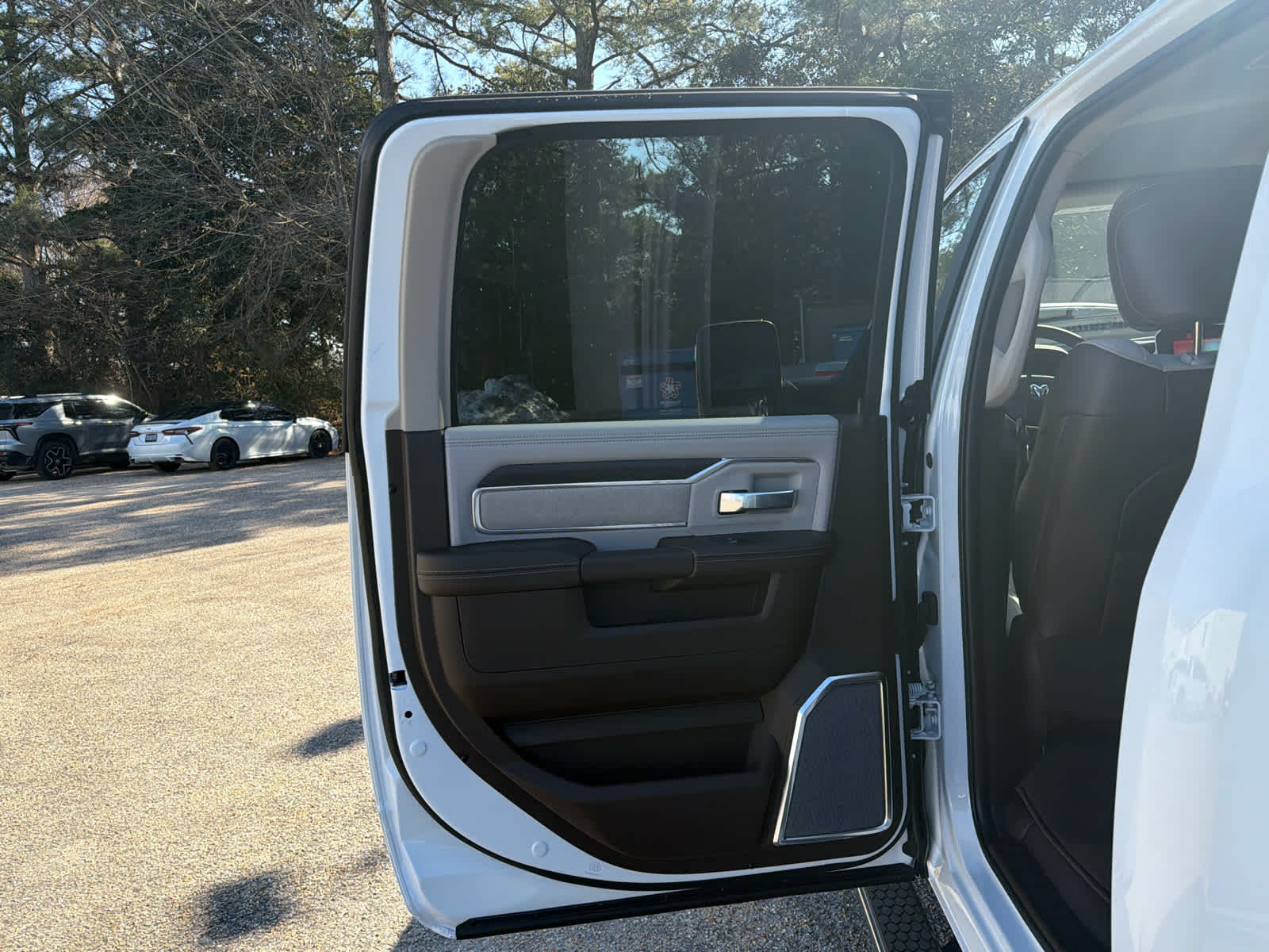 2025 RAM 2500 Laramie - Photo 30