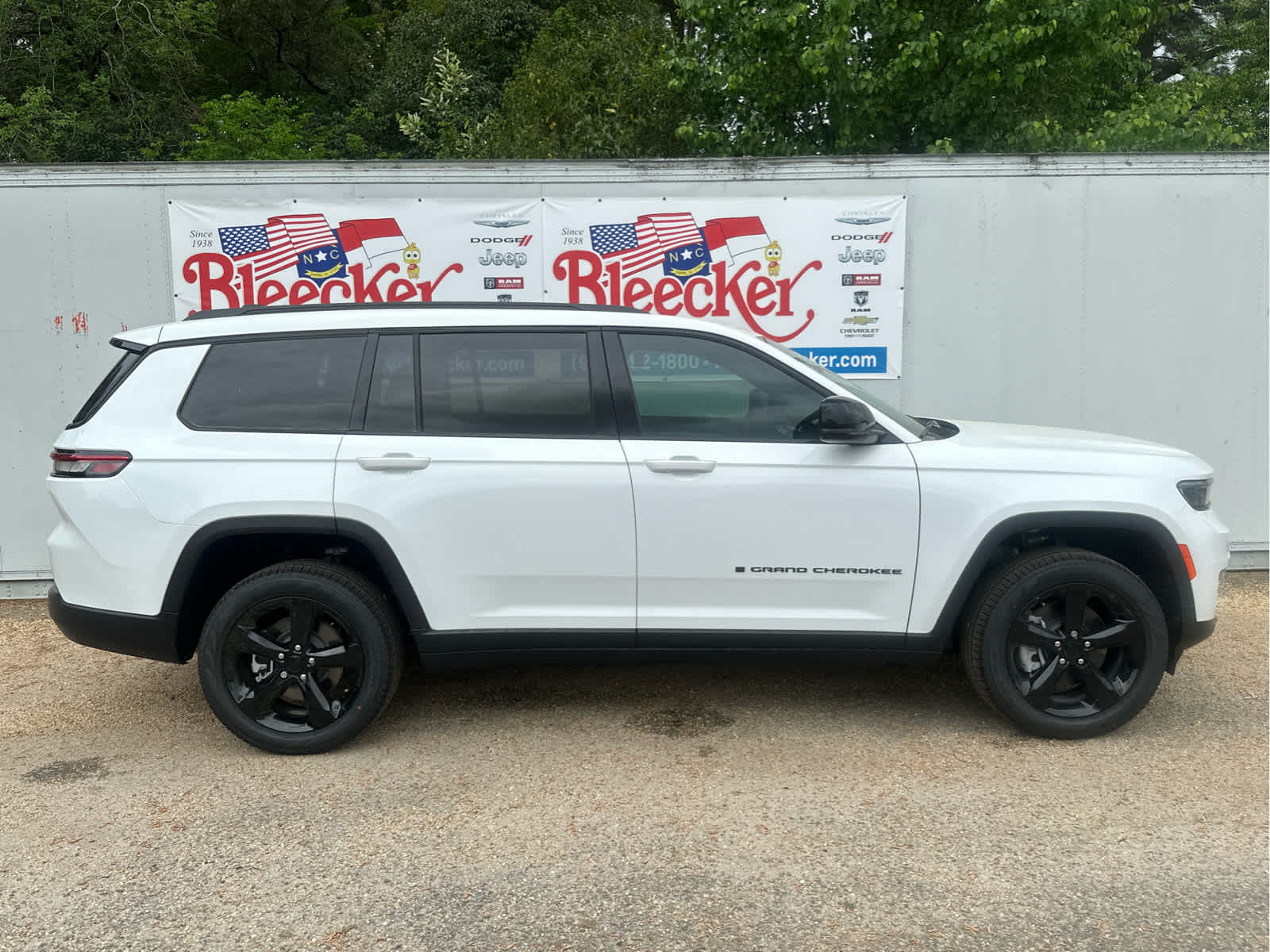 2025 Jeep Grand Cherokee L photo 2