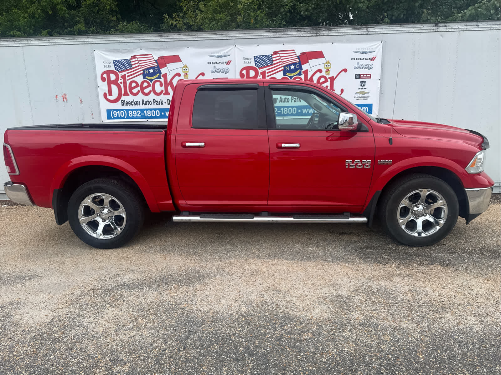 2016 Ram 1500 Laramie photo 2