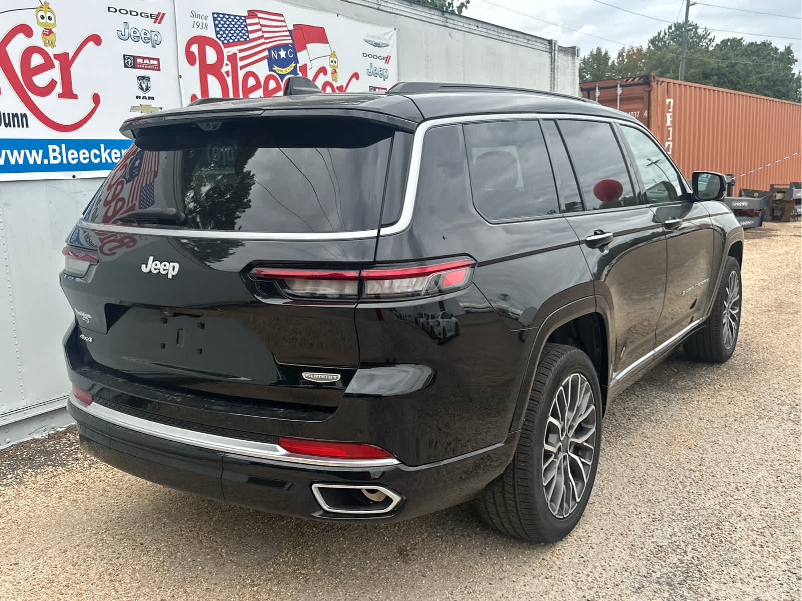 2025 Jeep Grand Cherokee L Summit photo 3