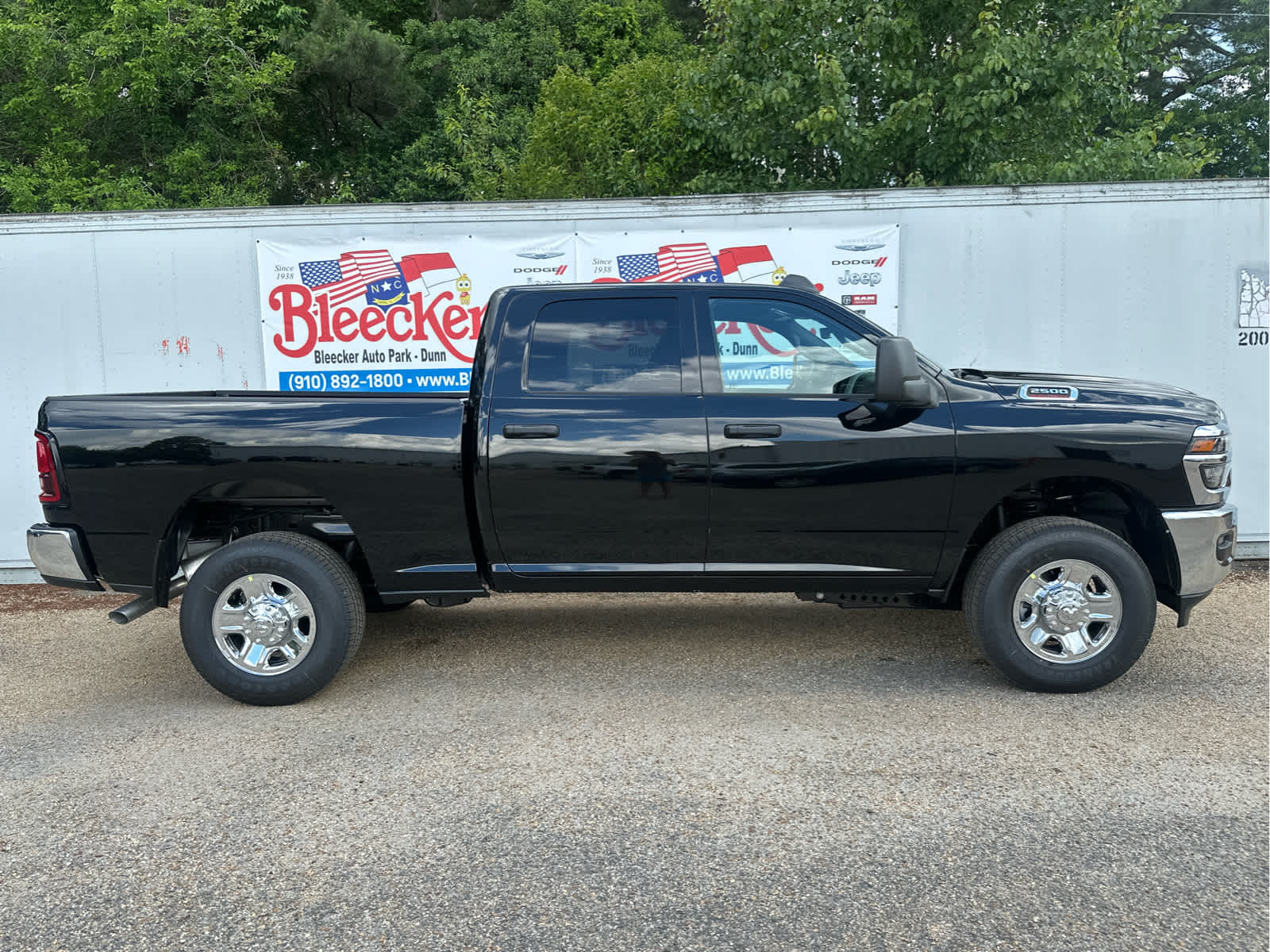 2025 Ram 2500 Tradesman photo 2