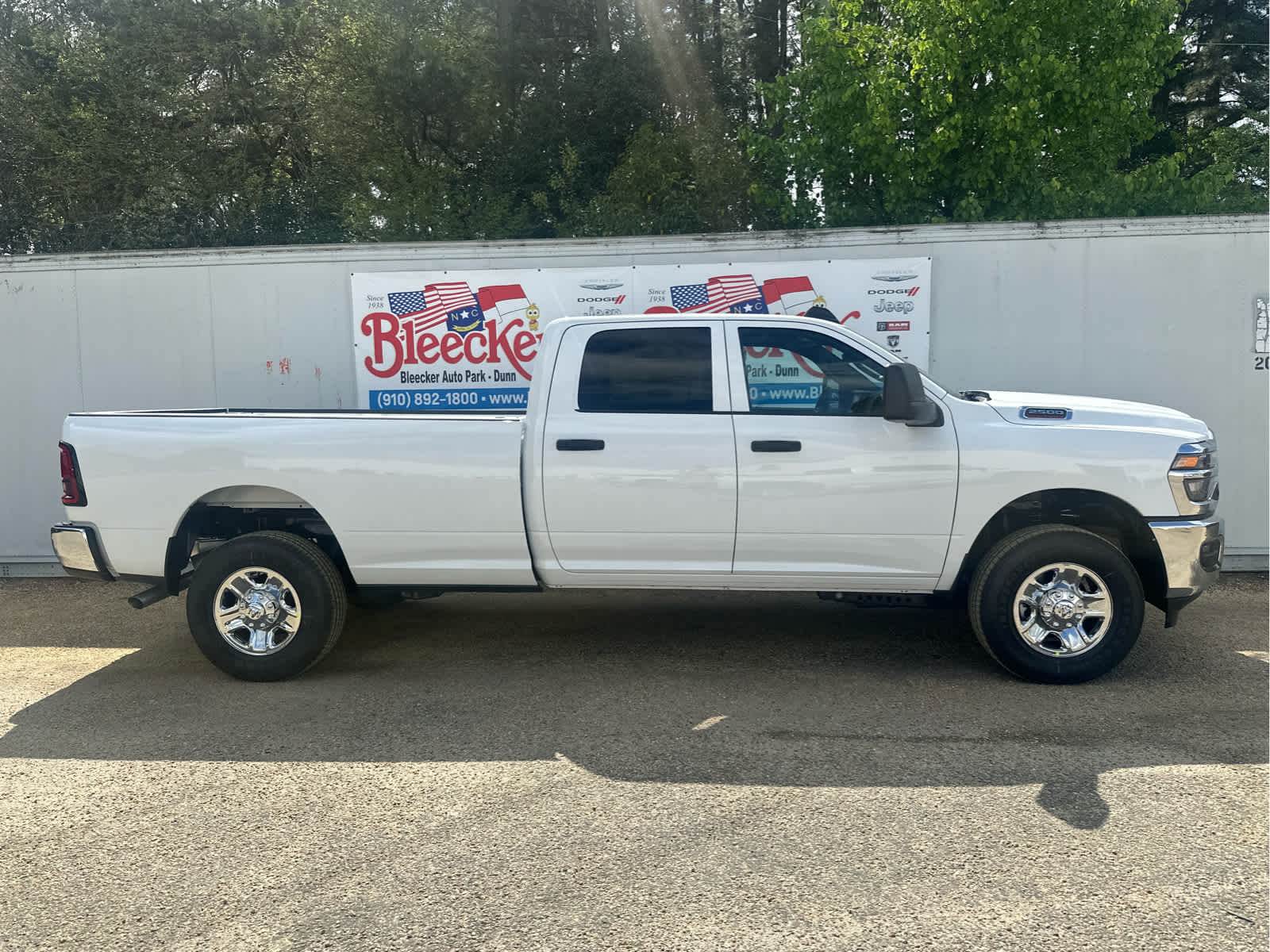 2025 Ram 2500 Tradesman photo 2