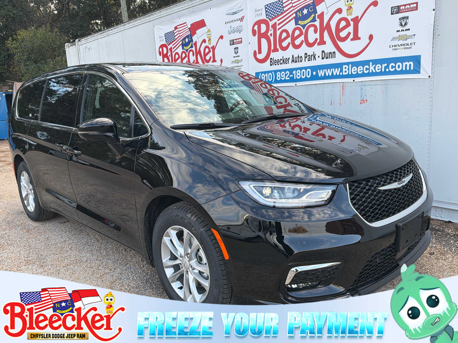 2026 Chrysler Pacifica Select's photo