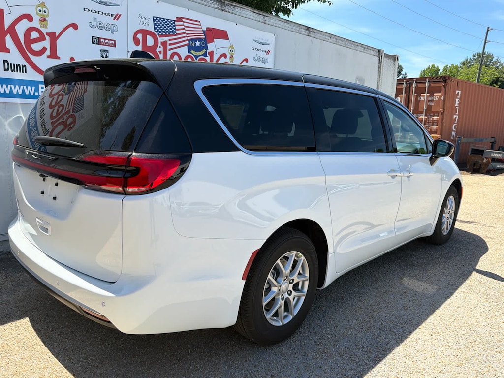 New 2027 Chrysler Pacifica Select Passenger Van
