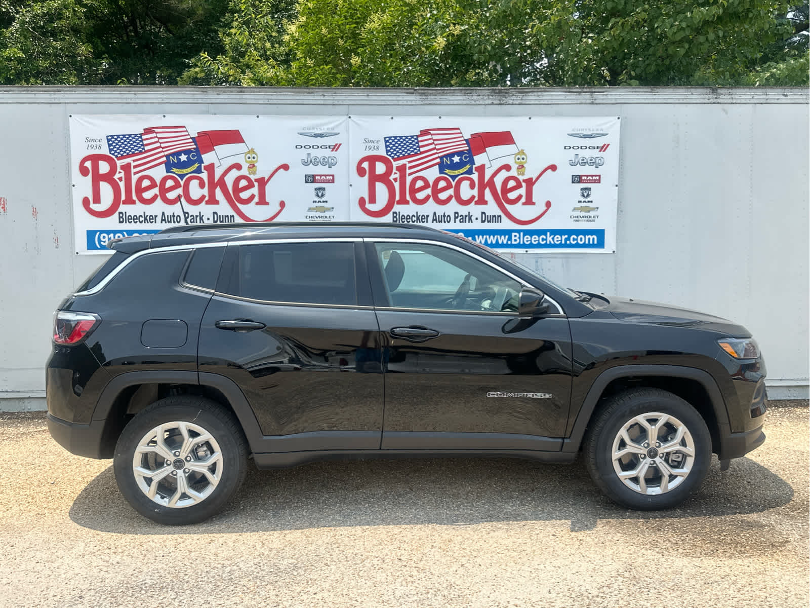 2025 Jeep Compass Latitude photo 2