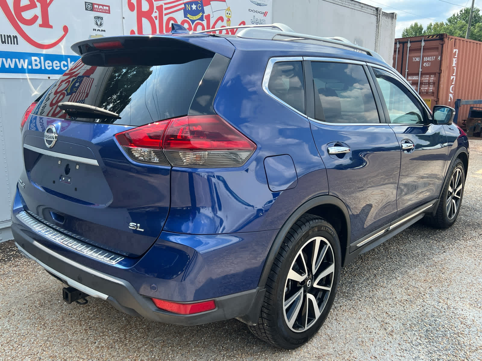 2019 Nissan Rogue SL photo 3