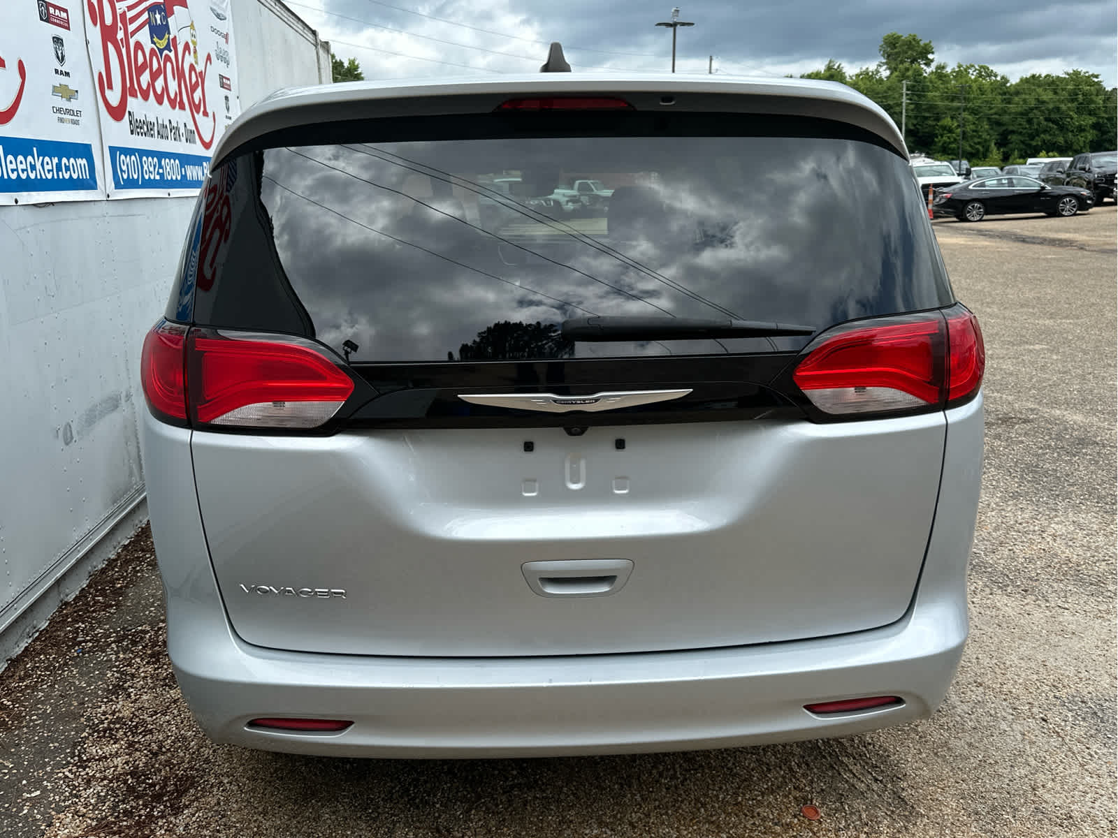 2023 Chrysler Voyager LX photo 4