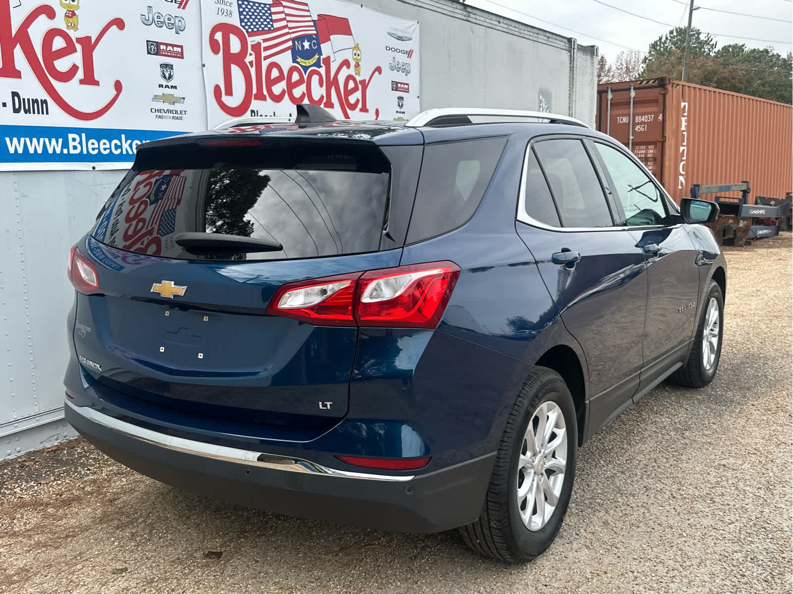 2020 Chevrolet Equinox LT photo 2