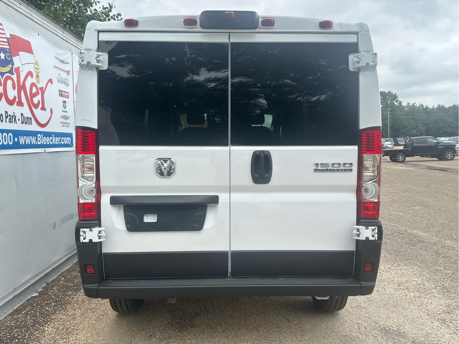 2025 Ram ProMaster 1500 Tradesman photo 3