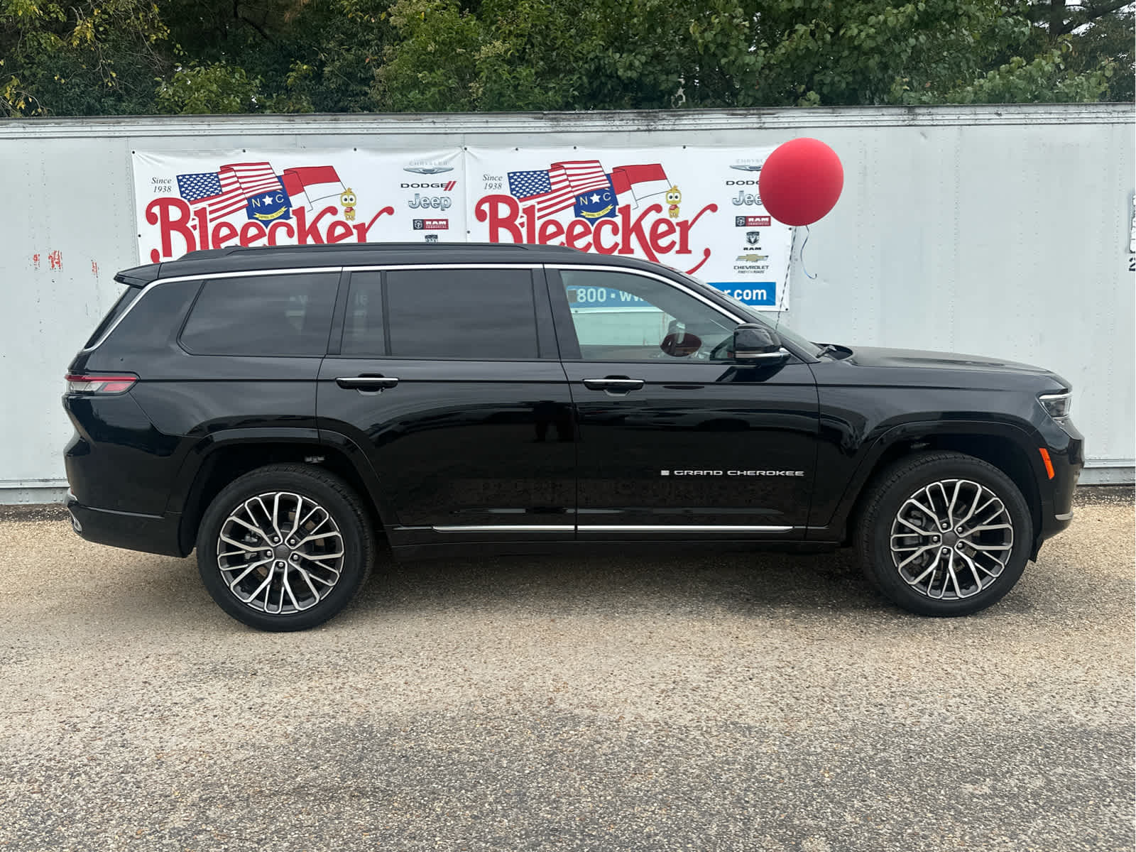 2025 Jeep Grand Cherokee L Summit photo 2