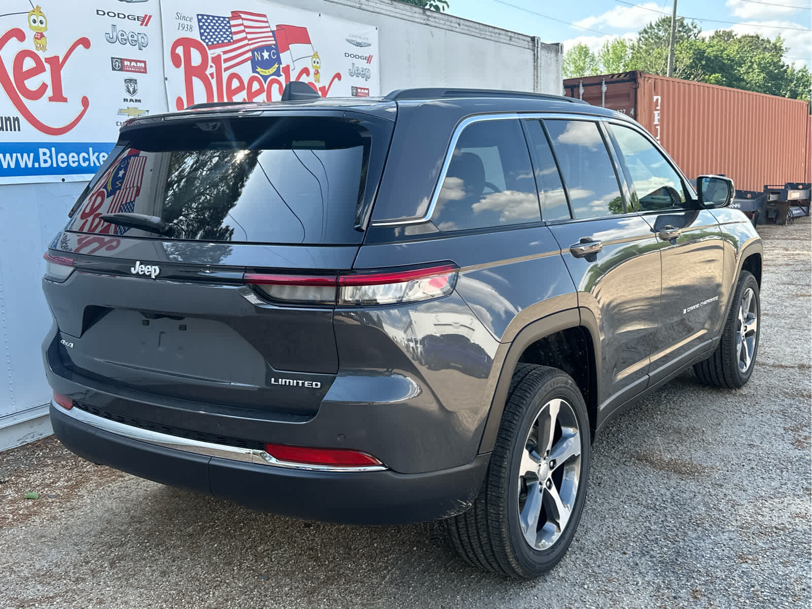 2025 Jeep Grand Cherokee Limited photo 3