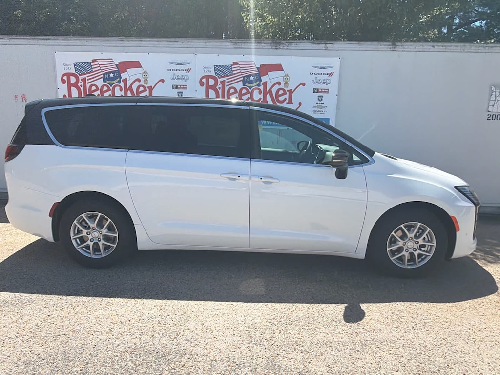 New 2027 Chrysler Pacifica Select Passenger Van