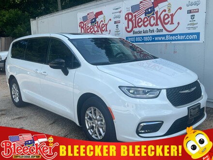 2025 Chrysler Pacifica Select Passenger Van