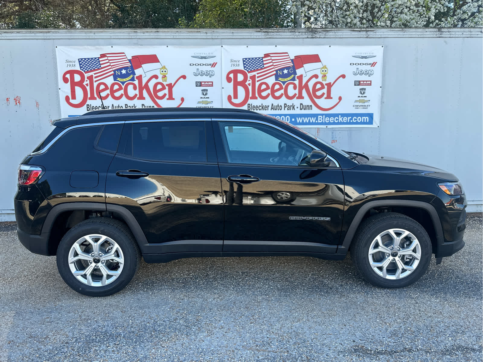 2025 Jeep Compass Latitude photo 2