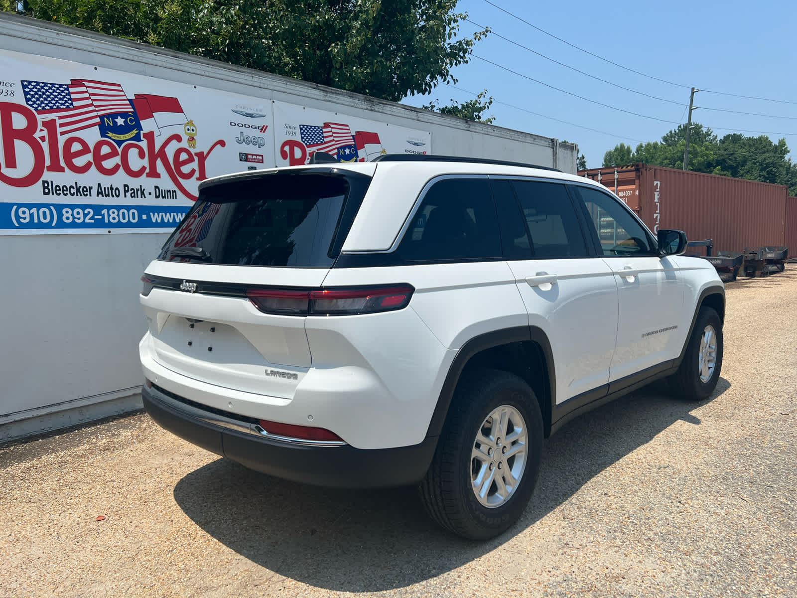 2025 Jeep Grand Cherokee Laredo photo 3