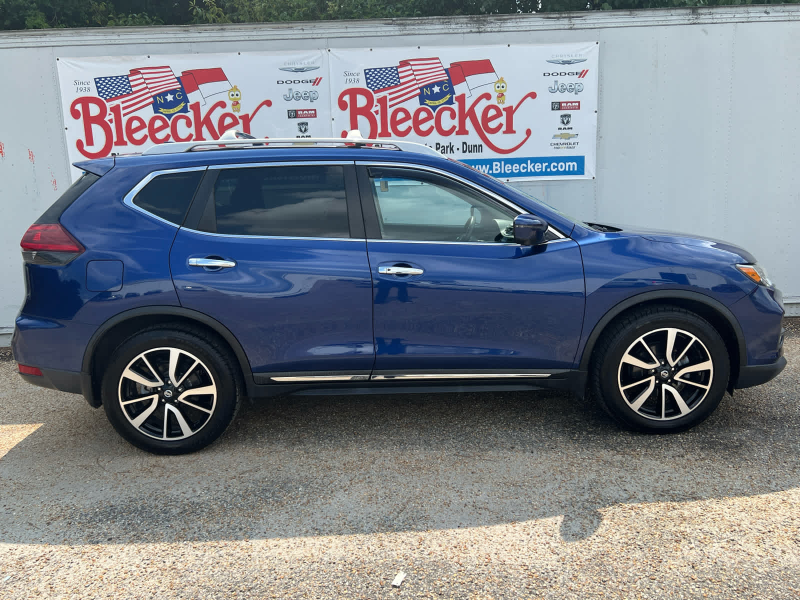 2019 Nissan Rogue SL photo 2