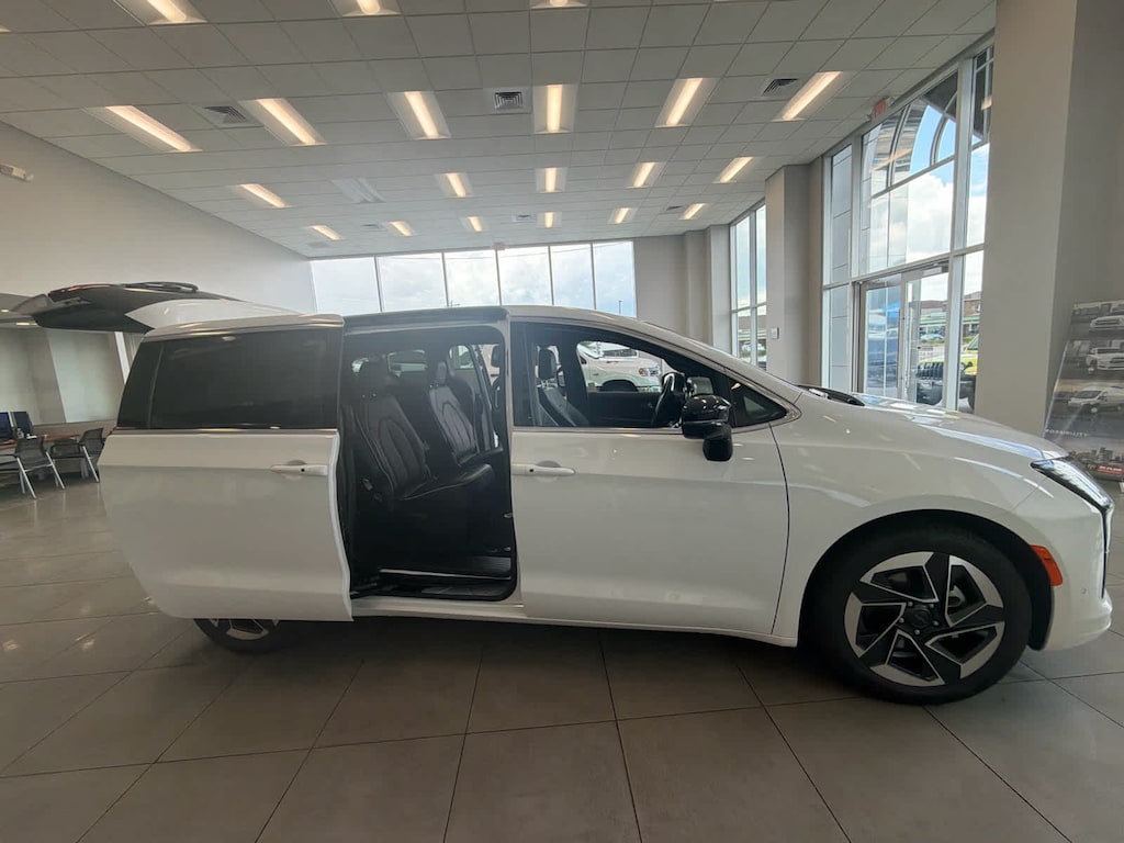 New 2027 Chrysler Pacifica Limited Passenger Van