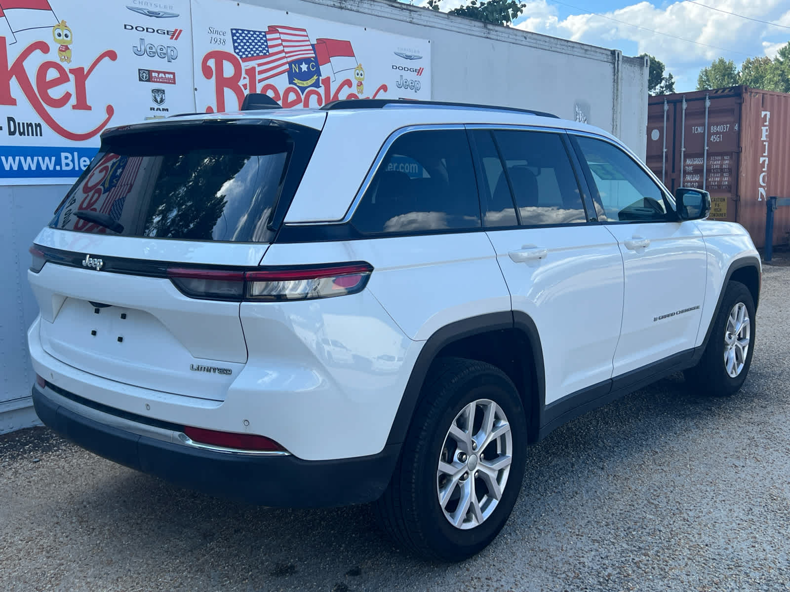 2022 Jeep Grand Cherokee Limited photo 2