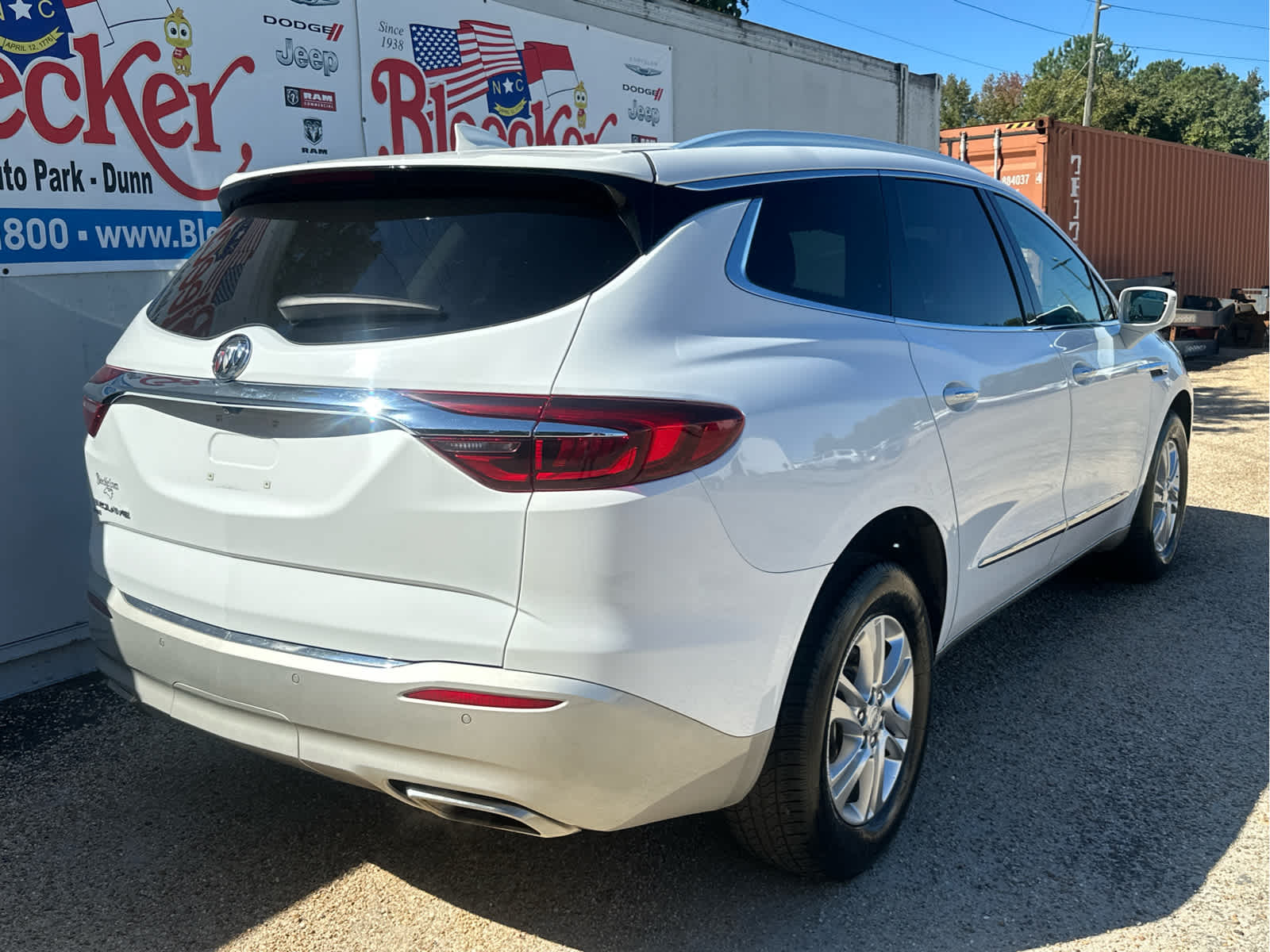 2020 Buick Enclave Essence photo 3