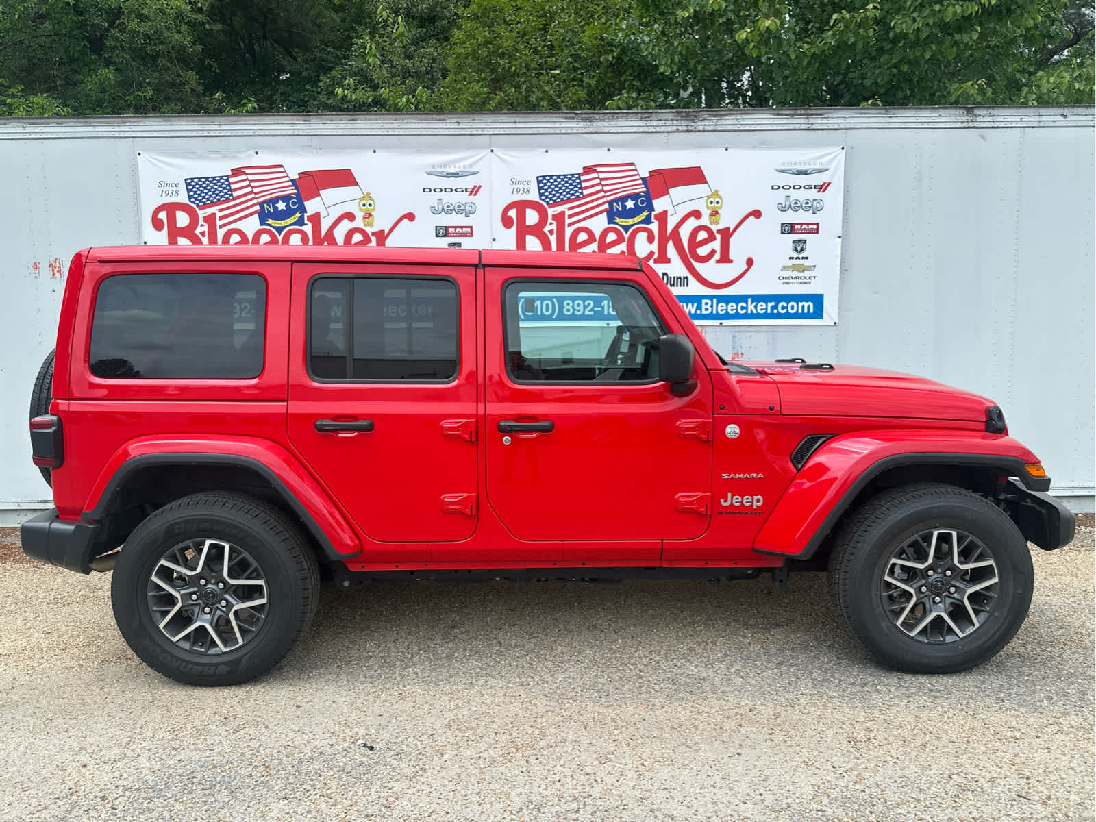 2024 Jeep Wrangler Sahara photo 2