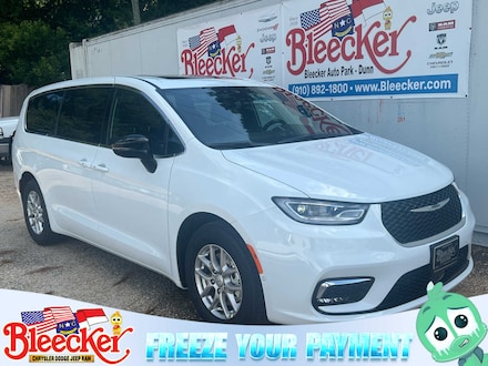 2025 Chrysler Pacifica Select Passenger Van