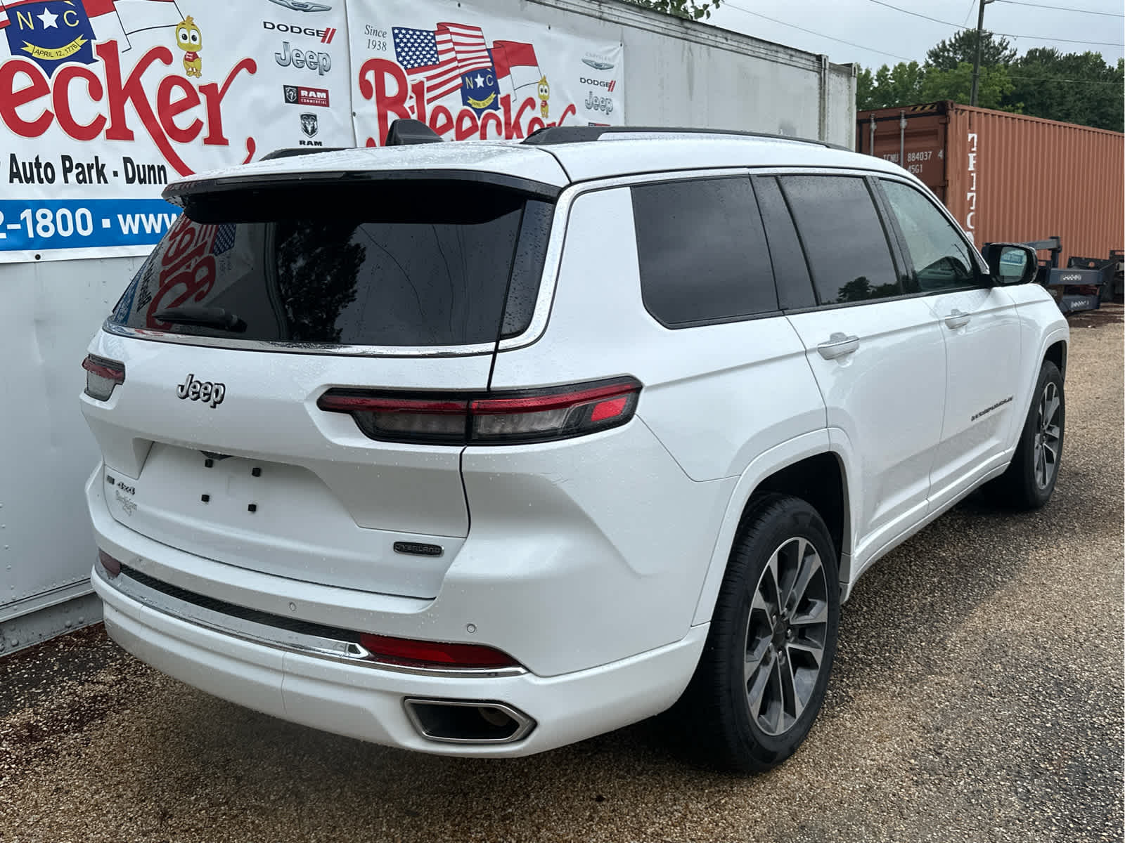 2023 Jeep Grand Cherokee Overland photo 3