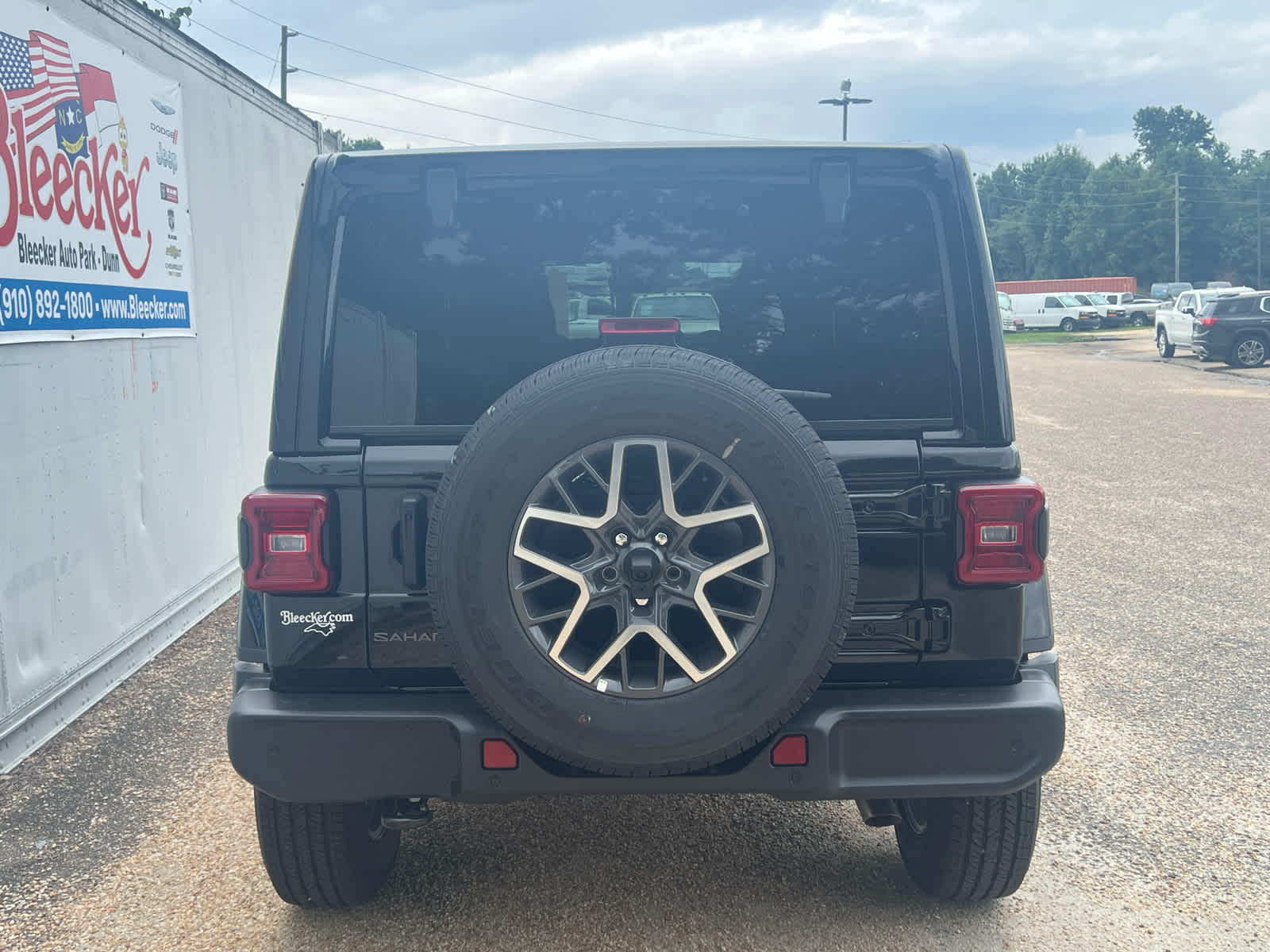 2025 Jeep Wrangler Sahara Sport photo 2