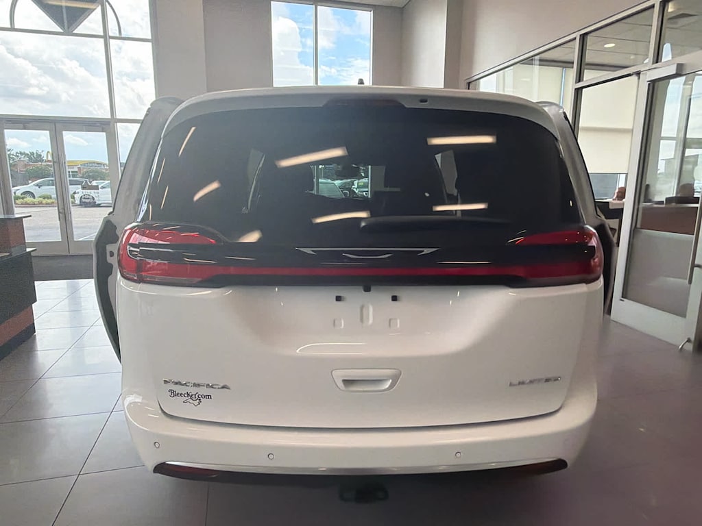 New 2027 Chrysler Pacifica Limited Passenger Van