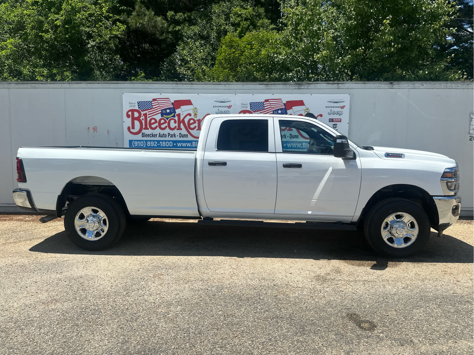 2025 Ram 3500 Tradesman photo 2