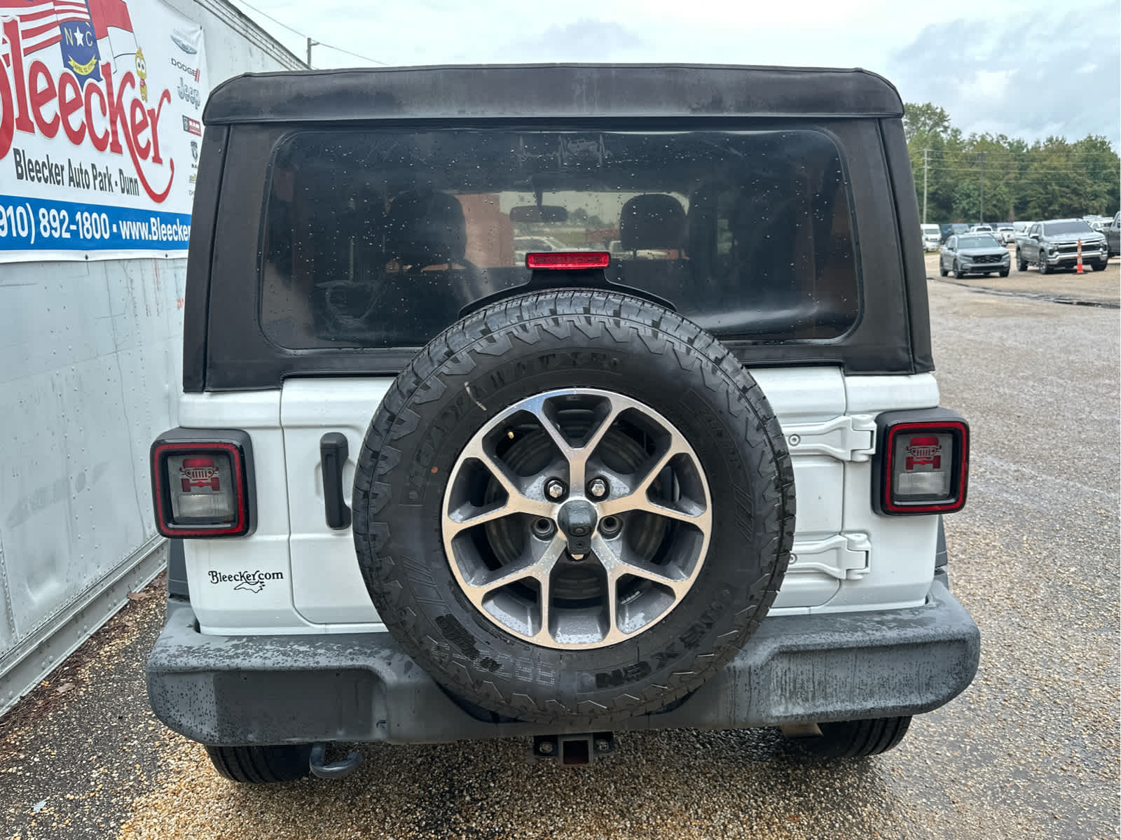 2021 Jeep Wrangler Willys photo 4