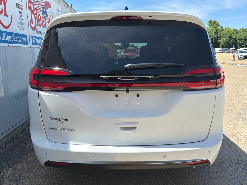 New 2027 Chrysler Pacifica Select Passenger Van