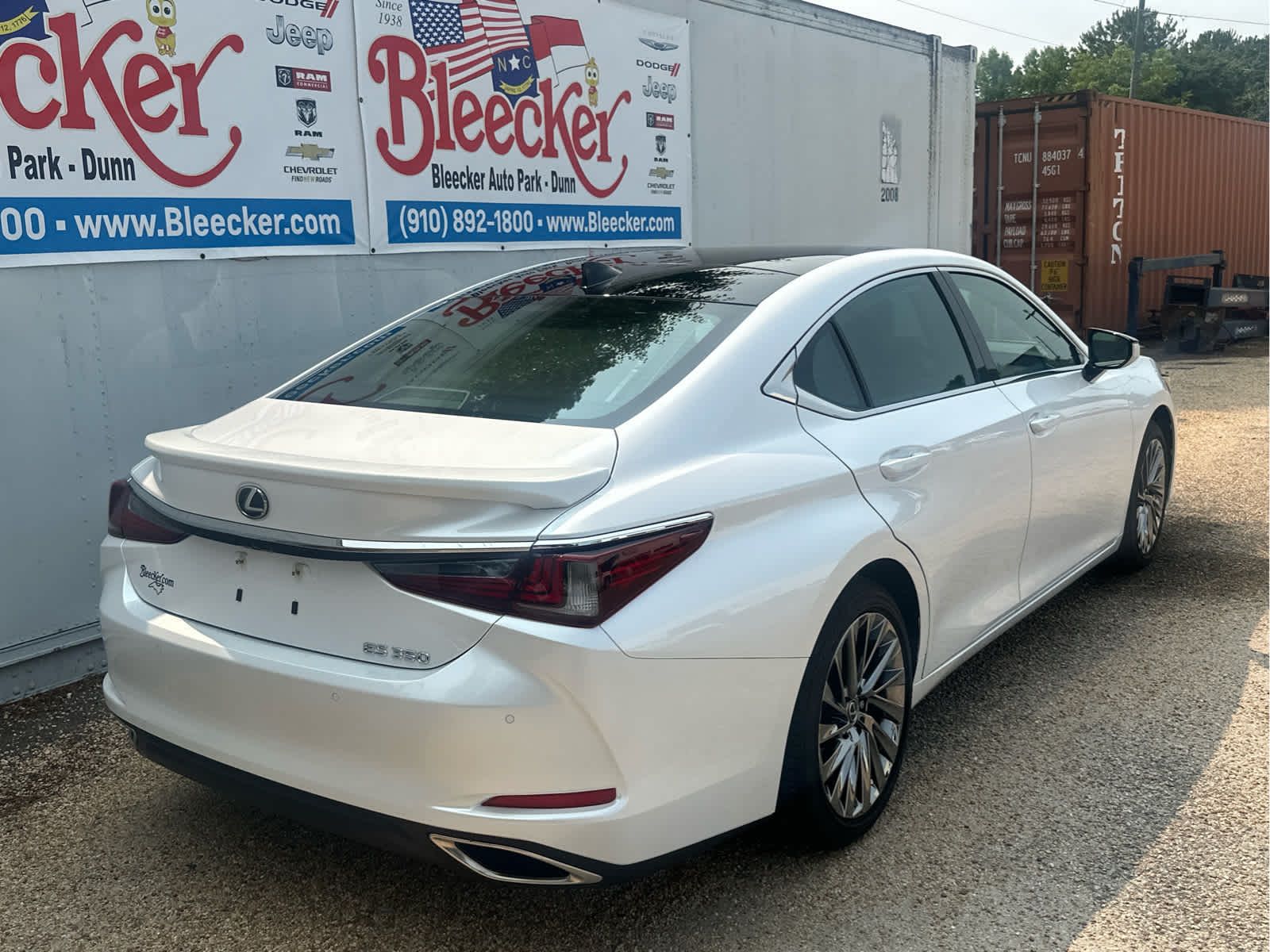 2024 Lexus ES 350 Ultra Luxury photo 3