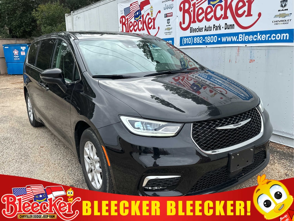 Used 2023 Chrysler Pacifica Touring L Van Passenger Van