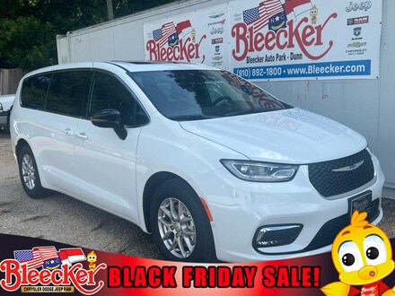 2025 Chrysler Pacifica Select Passenger Van