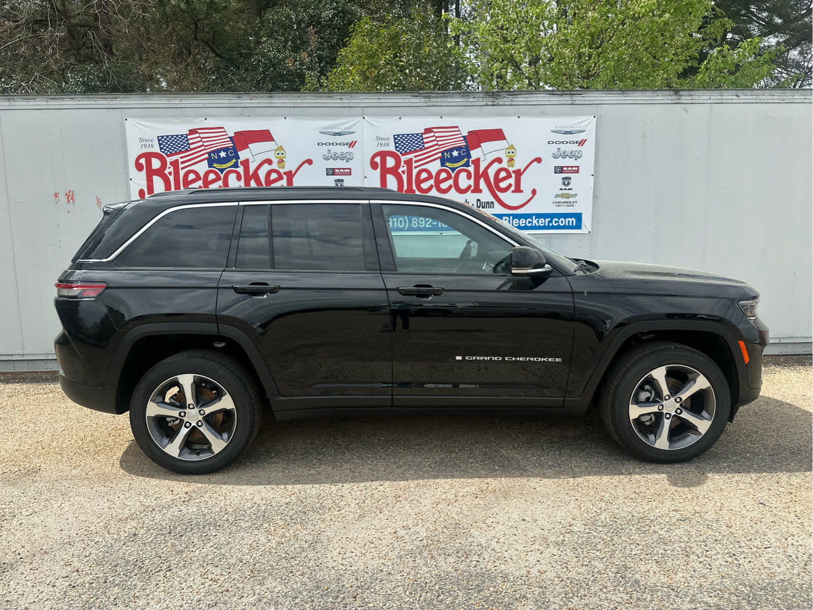 2025 Jeep Grand Cherokee Limited photo 2