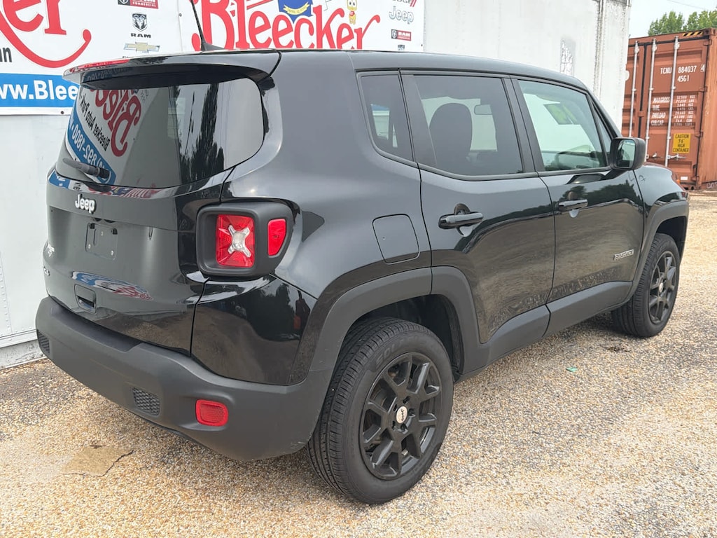 Used 2023 Jeep Renegade Latitude SUV