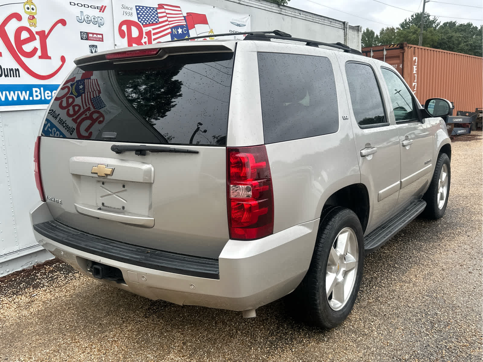 2007 Chevrolet Tahoe LTZ photo 3