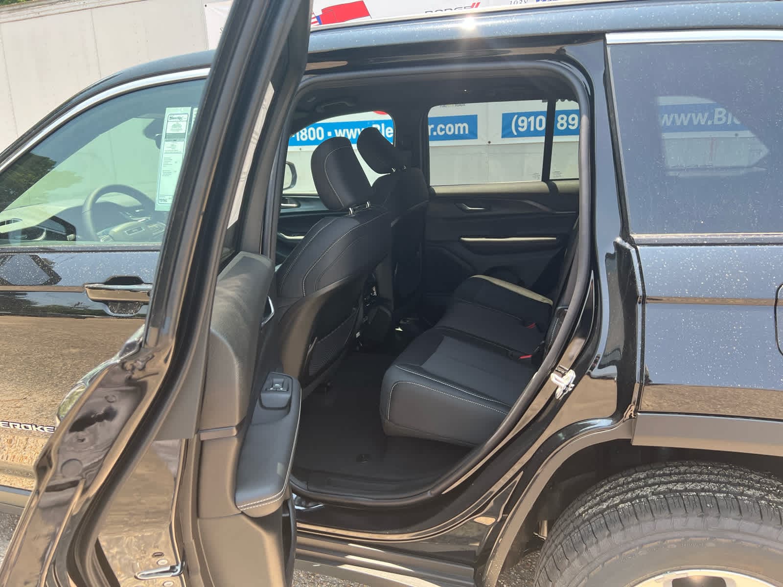 2025 Jeep Grand Cherokee Laredo - Photo 38