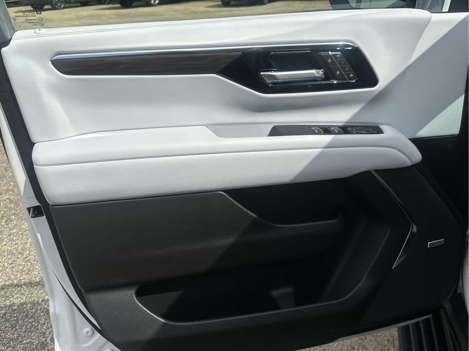 2025 Chevrolet Suburban Premier - Photo 24