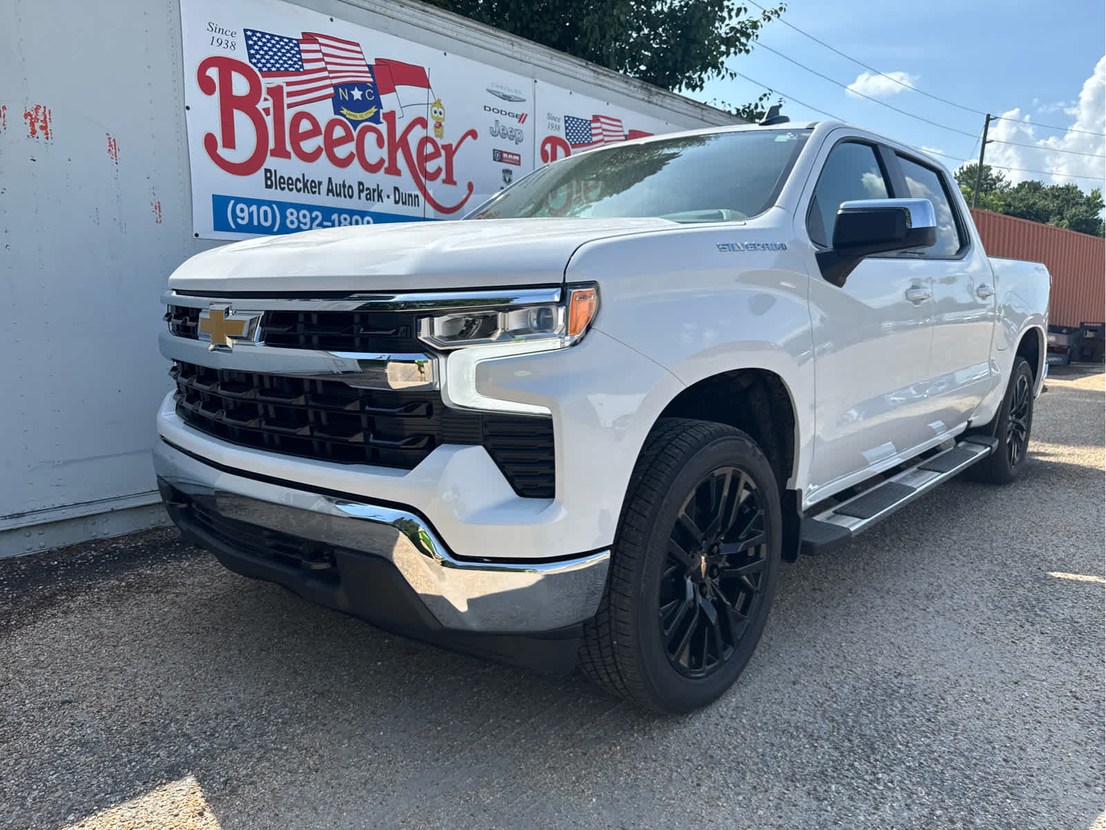 2025 Chevrolet Silverado 1500 LT - Photo 6