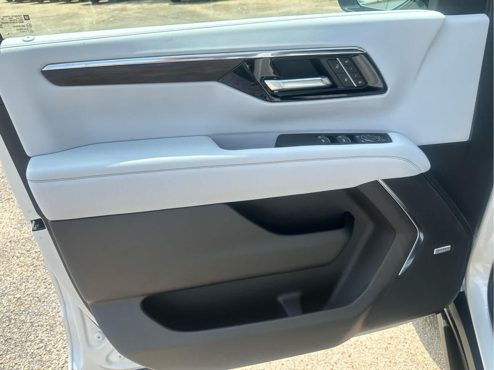 2025 Chevrolet Suburban Premier - Photo 22