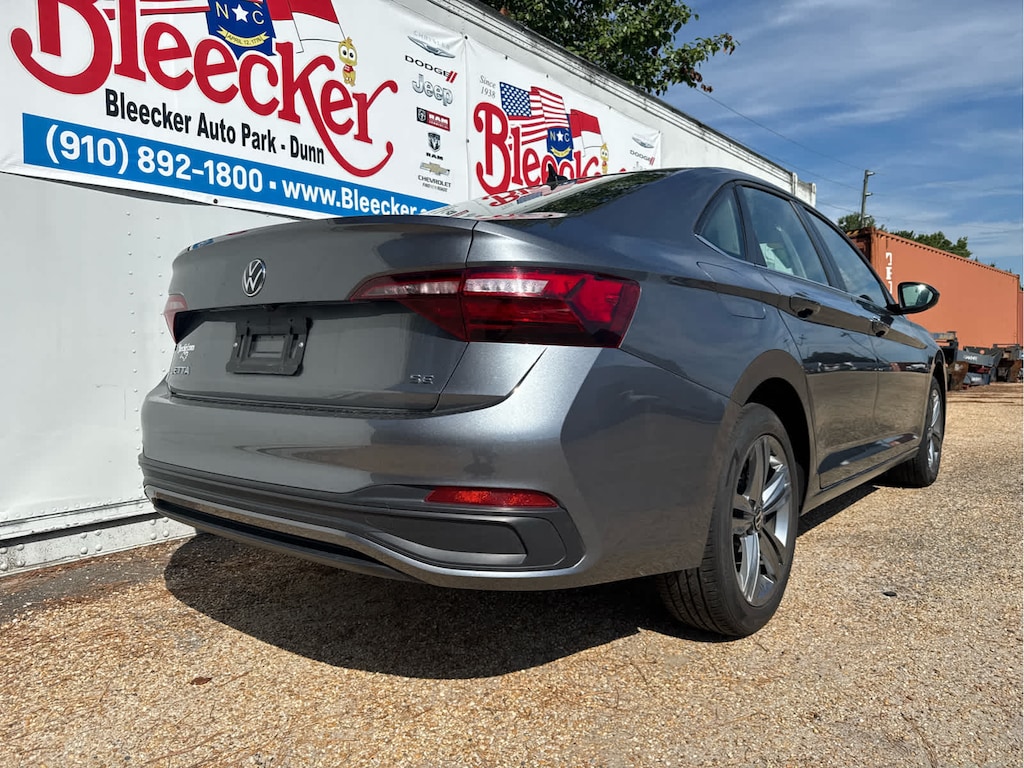 Used 2024 Volkswagen Jetta SE