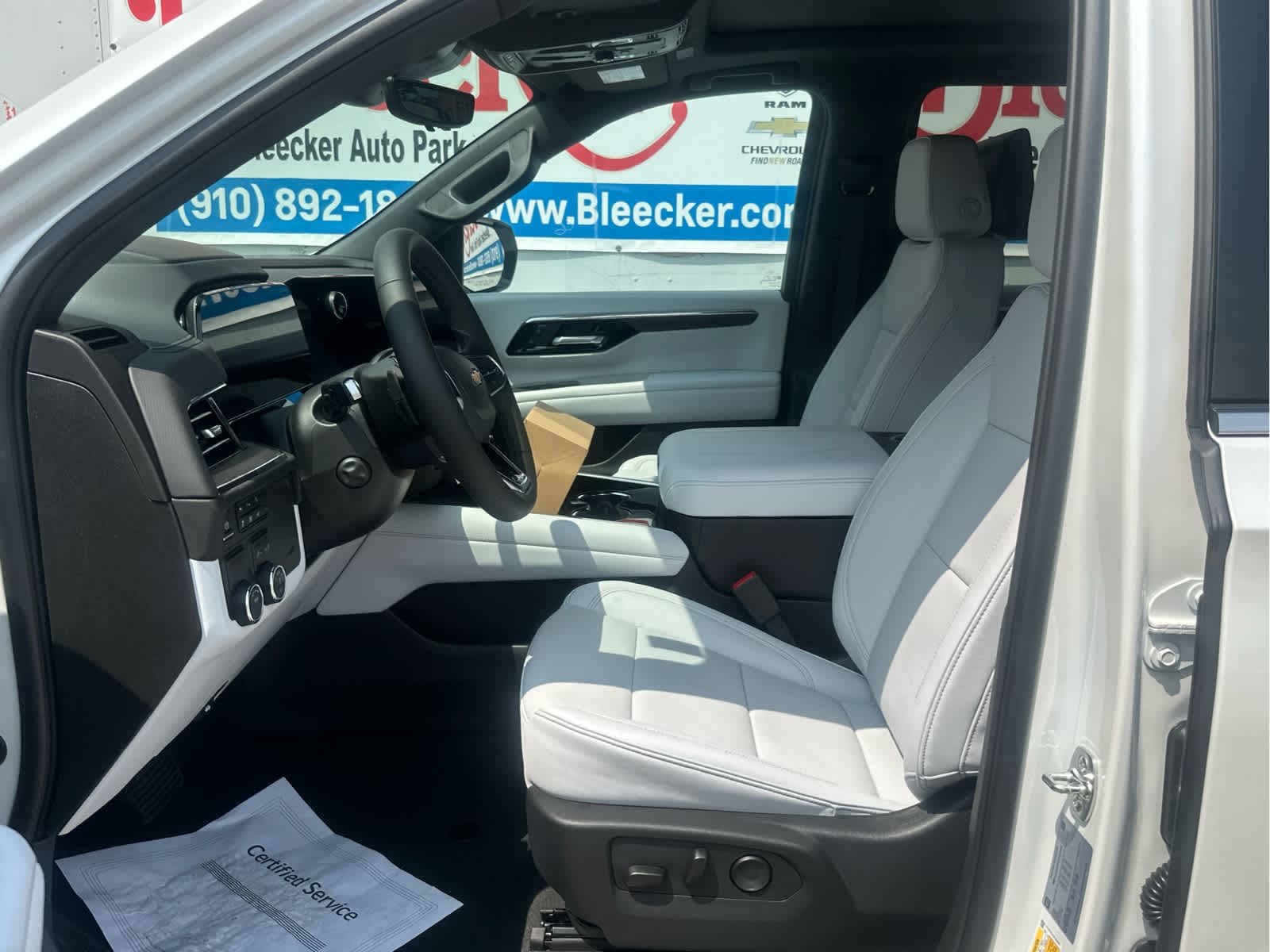 2025 Chevrolet Suburban Premier - Photo 25