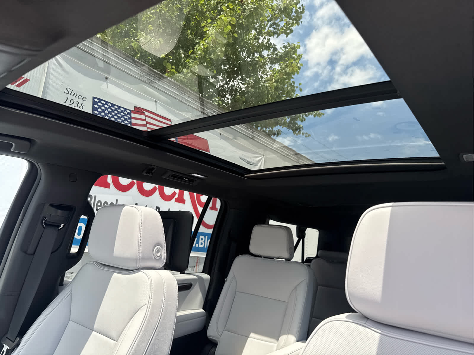 2025 Chevrolet Suburban Premier - Photo 33