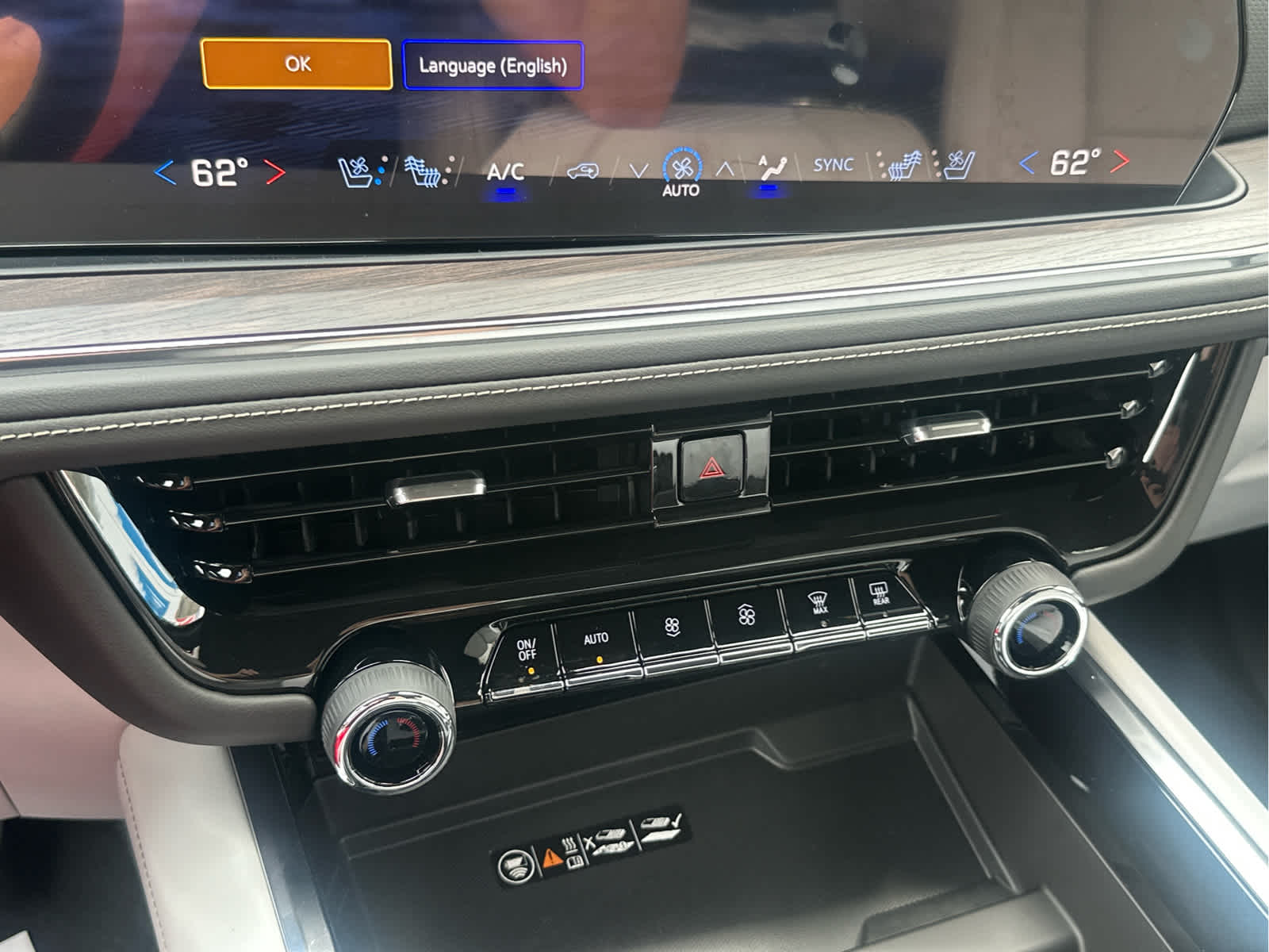 2025 Chevrolet Suburban Premier - Photo 38