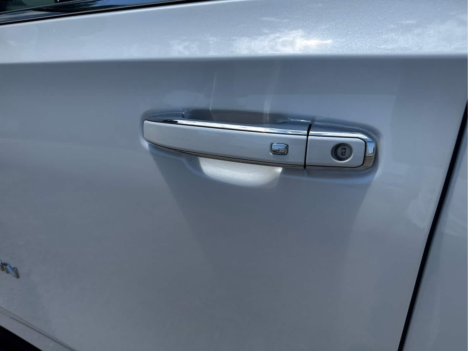 2025 Chevrolet Suburban Premier - Photo 14