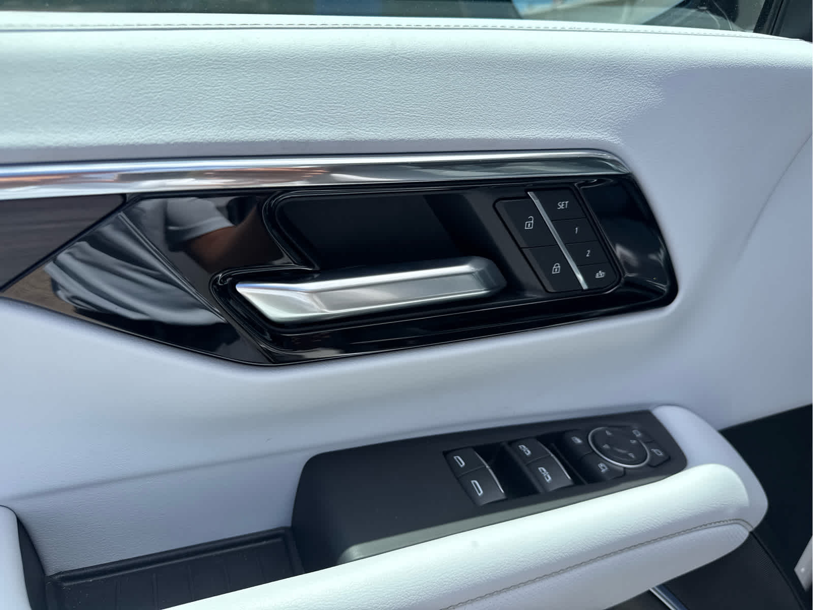 2025 Chevrolet Suburban Premier - Photo 24